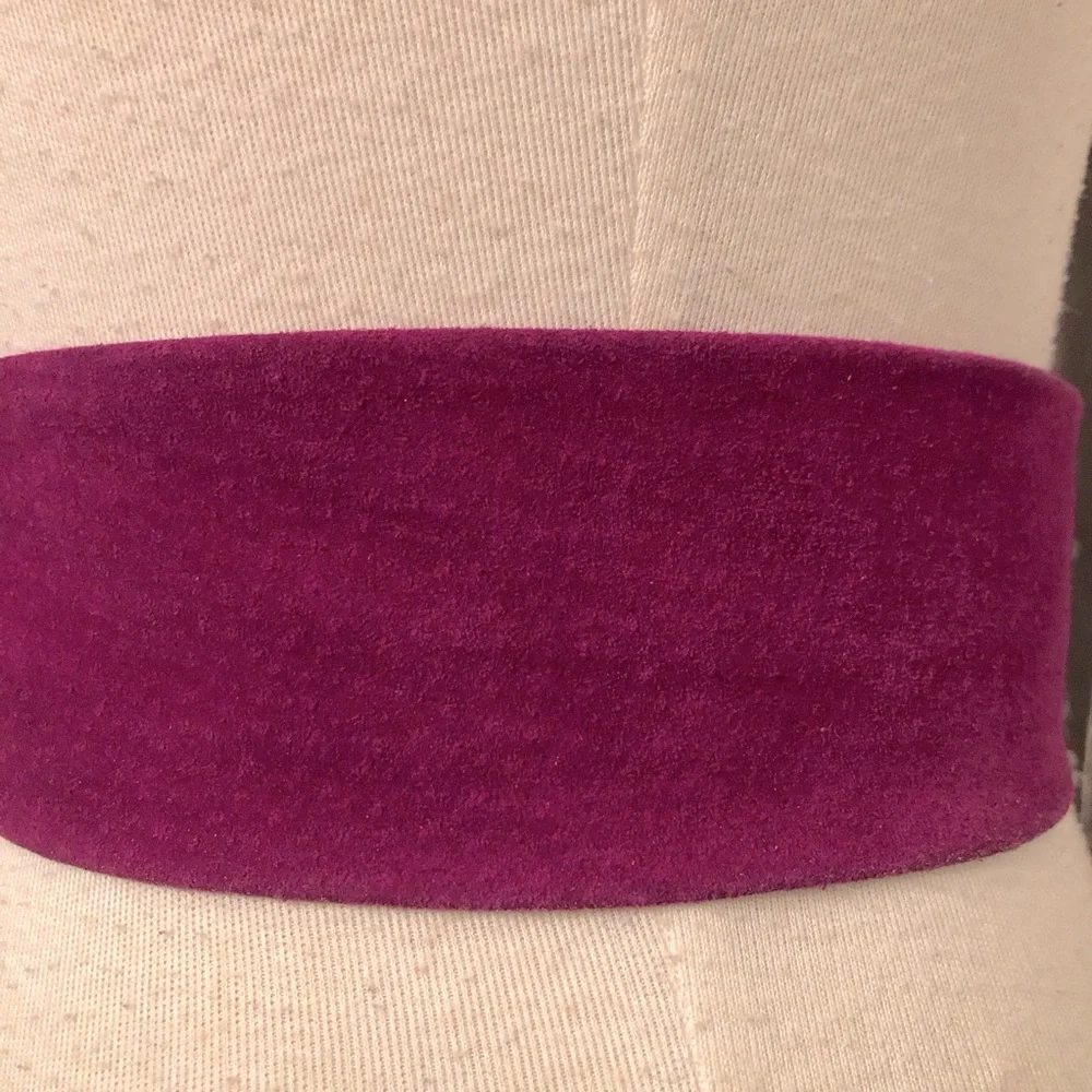 Vintage Magenta Suede Wrap Belt with Gold Oval Buckle - Picture 3 of 8